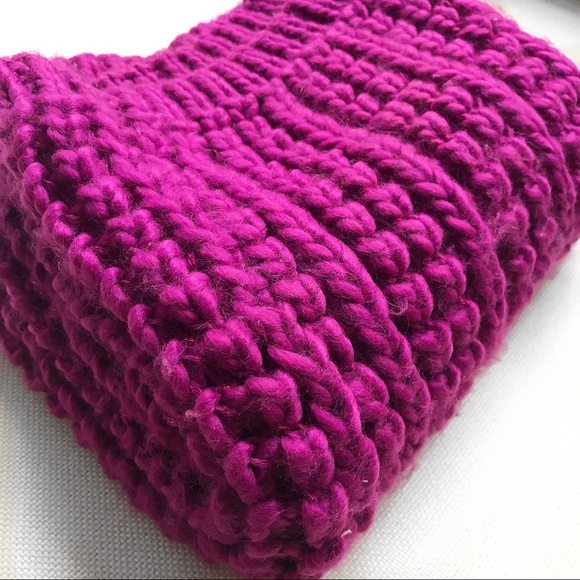 💖 CHUNKY KNIT FUSHIA INFINITY SCARF! - Picture 2 of 6